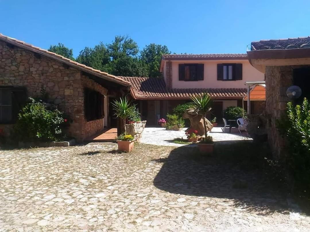 Hotel Il Nido Dell'Aquila Villanova Strisaili Exteriör bild
