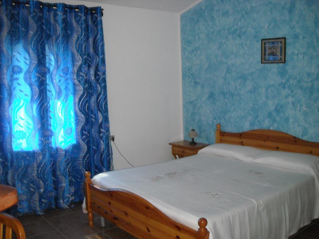 Hotel Il Nido Dell'Aquila Villanova Strisaili Rum bild
