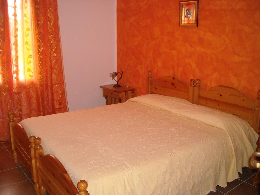 Hotel Il Nido Dell'Aquila Villanova Strisaili Rum bild
